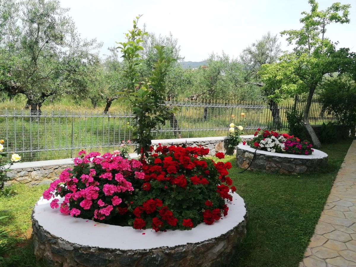 Eleni'S Holiday Home Каламата Экстерьер фото