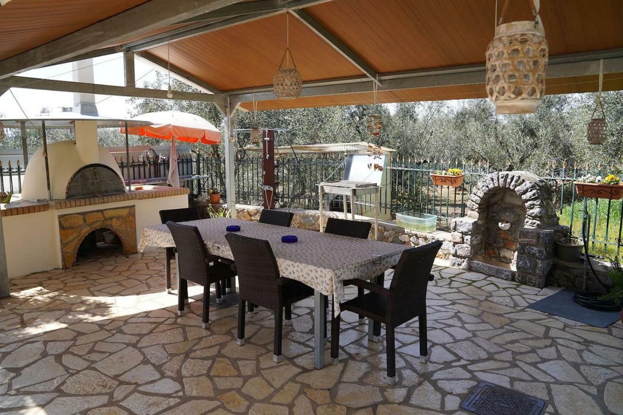 Eleni'S Holiday Home Каламата Экстерьер фото