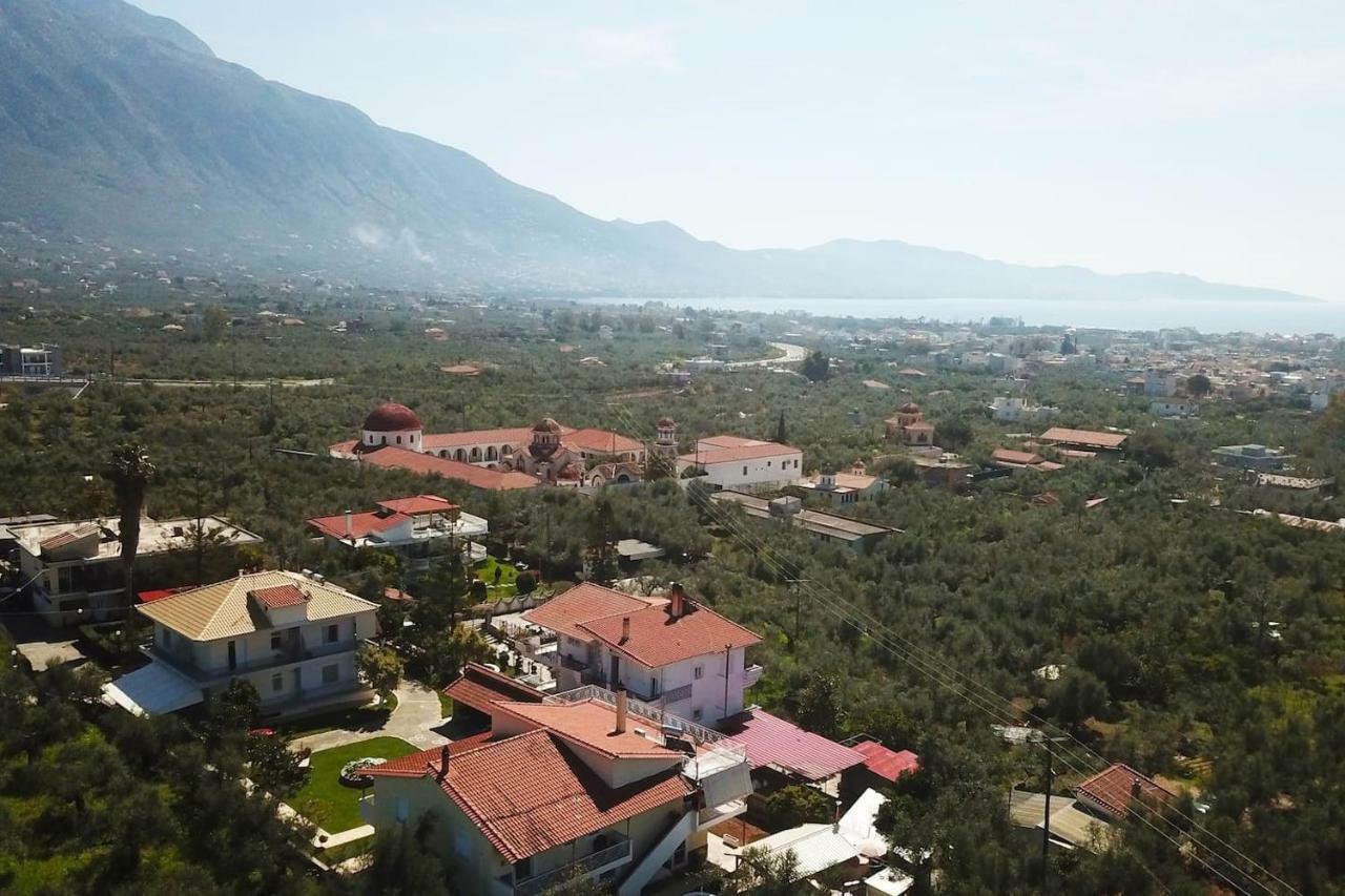 Eleni'S Holiday Home Каламата Экстерьер фото
